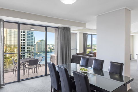 Oaks Brisbane On Felix Suites - Cruises Travel 1