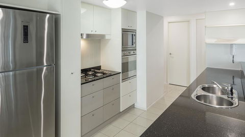 Oaks Brisbane On Felix Suites - Cruises Travel 4