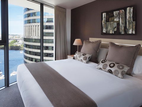Oaks Brisbane On Felix Suites - Cruises Travel 21