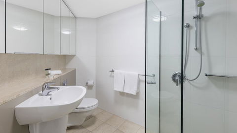 Oaks Brisbane On Felix Suites - Cruises Travel 10