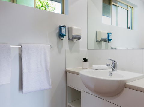 Anchor Motel Noosa - Tourism Guide 6