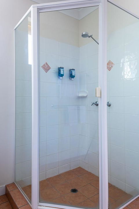 Anchor Motel Noosa - Tourism Guide 34