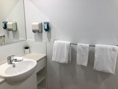 Anchor Motel Noosa - Tourism Guide 24