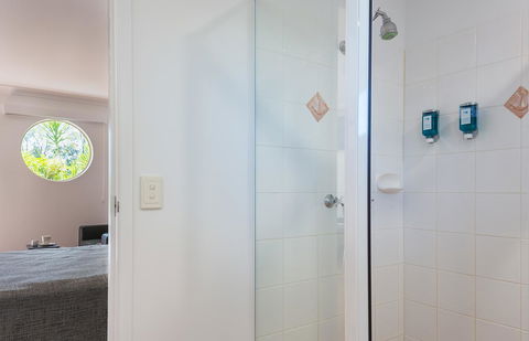 Anchor Motel Noosa - Tourism Guide 36