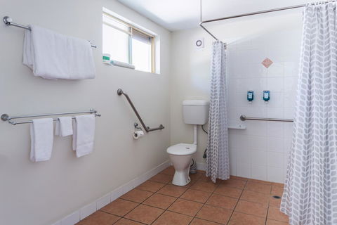 Anchor Motel Noosa - Tourism Guide 28