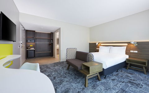 Holiday Inn Express Brisbane Central, An IHG Hotel - Cruises Travel 41
