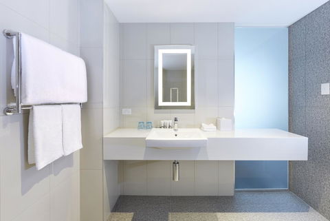 Holiday Inn Express Brisbane Central, An IHG Hotel - Cruises Travel 42
