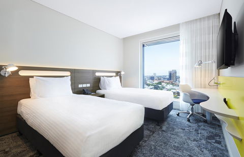 Holiday Inn Express Brisbane Central, An IHG Hotel - Cruises Travel 17