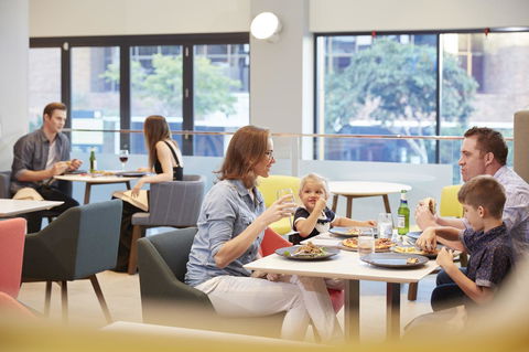 Holiday Inn Express Brisbane Central, An IHG Hotel - Cruises Travel 7