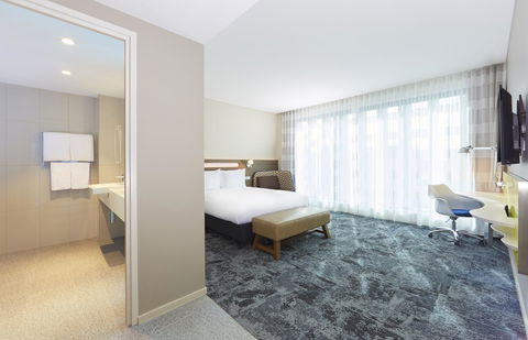 Holiday Inn Express Brisbane Central, An IHG Hotel - Cruises Travel 43