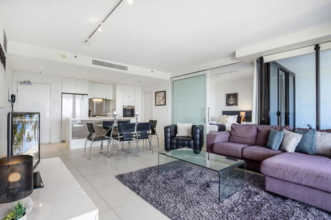 Ultra Broadbeach - Cruises Travel 44