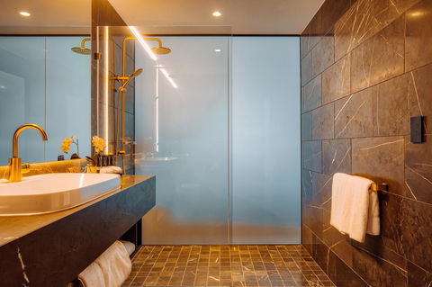 Eatons Hill Hotel - Travel Search 20
