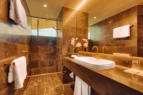 Eatons Hill Hotel - Travel Search 11