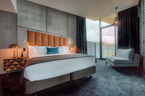 Eatons Hill Hotel - Travel Search 15