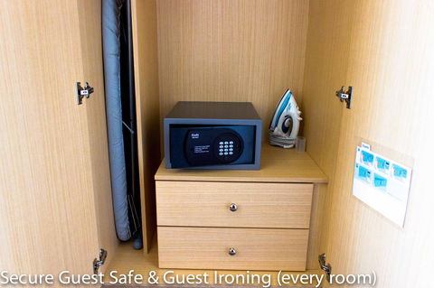 Airport Ascot Motel - Cruises Travel 35