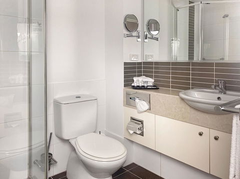 Airport Ascot Motel - Cruises Travel 20