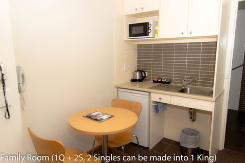 Airport Ascot Motel - Cruises Travel 36
