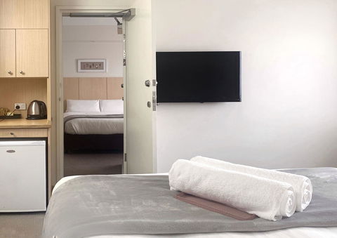 Airport Ascot Motel - Cruises Travel 19