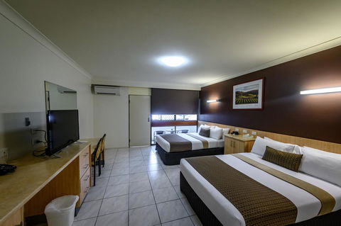 Reef Gateway Hotel - Tourism Guide 0