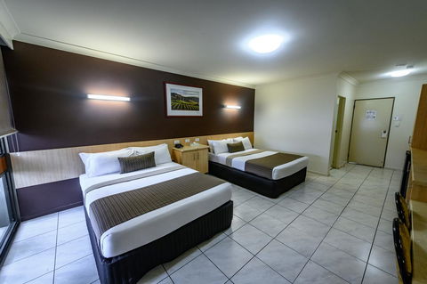 Reef Gateway Hotel - Tourism Guide 6