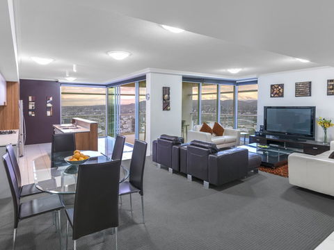 Oaks Brisbane Casino Tower Suites - Cruises Travel 12
