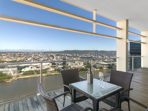 Oaks Brisbane Casino Tower Suites - Cruises Travel 10