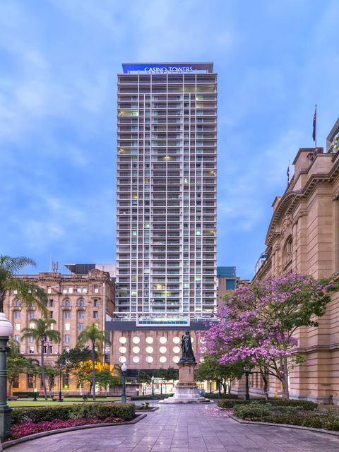Oaks Brisbane Casino Tower Suites - Cruises Travel 3