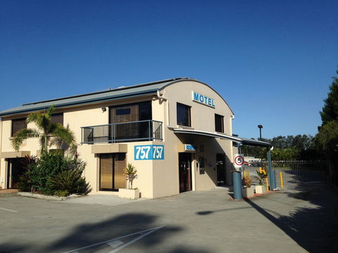Novena Palms Motel - Cruises Travel 4