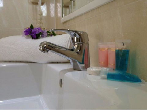 Novena Palms Motel - Cruises Travel 2