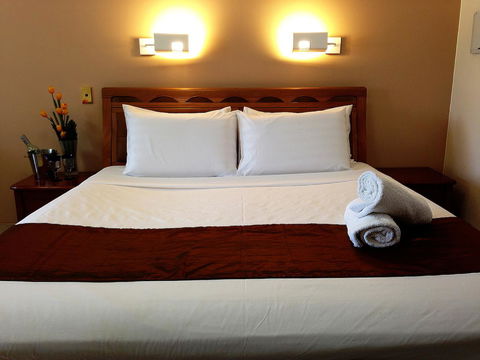 Novena Palms Motel - Cruises Travel 12