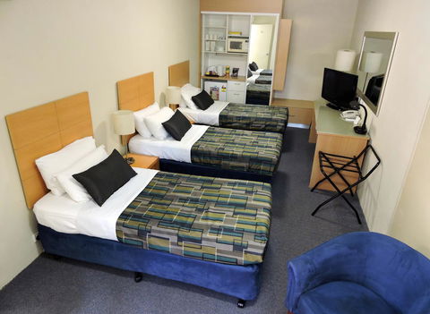 Best Western Airport 85 Motel - Cruises Travel 43