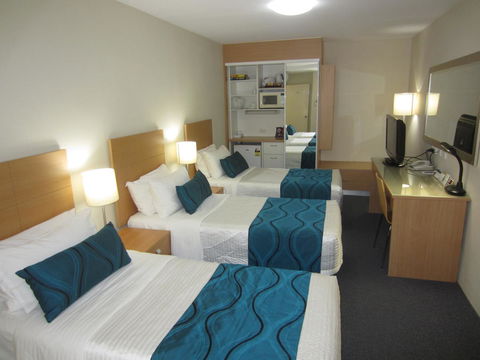 Best Western Airport 85 Motel - Cruises Travel 42