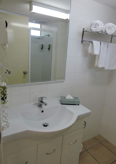 Best Western Airport 85 Motel - Cruises Travel 9