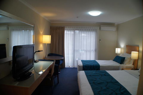 Best Western Airport 85 Motel - Cruises Travel 26