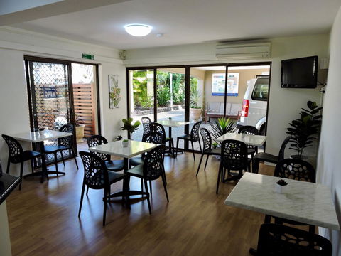 Best Western Airport 85 Motel - Cruises Travel 12