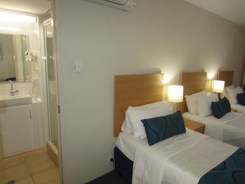 Best Western Airport 85 Motel - Cruises Travel 41