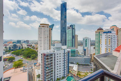 Republic Apartments Brisbane City - Cruises Travel 11