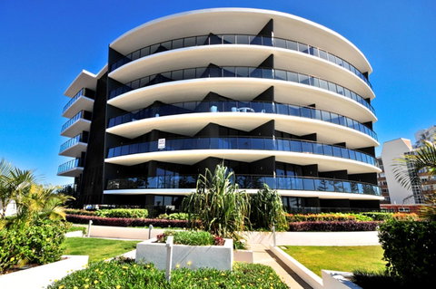 Ambience On Burleigh Beach - Tourism Guide 32