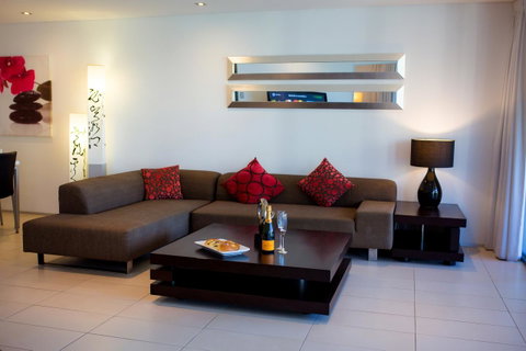 Ambience On Burleigh Beach - Tourism Guide 13