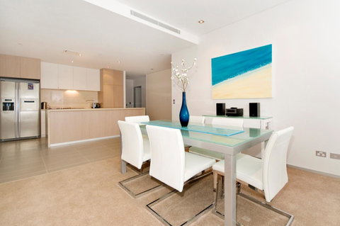Ambience On Burleigh Beach - Tourism Guide 23