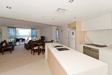 Ambience On Burleigh Beach - Tourism Guide 24