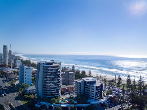 Ambience On Burleigh Beach - Tourism Guide 5