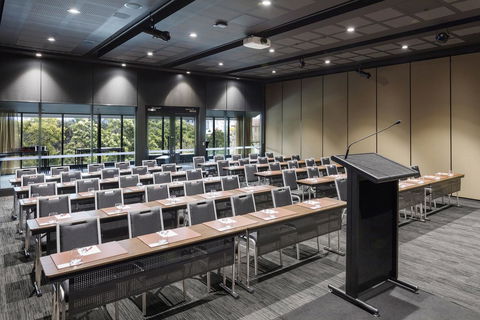 Hotel Grand Chancellor Brisbane - Cruises Travel 17
