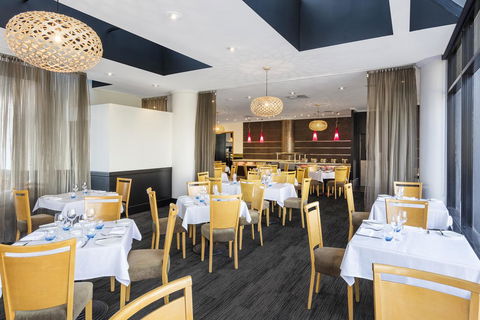 Hotel Grand Chancellor Brisbane - Cruises Travel 9