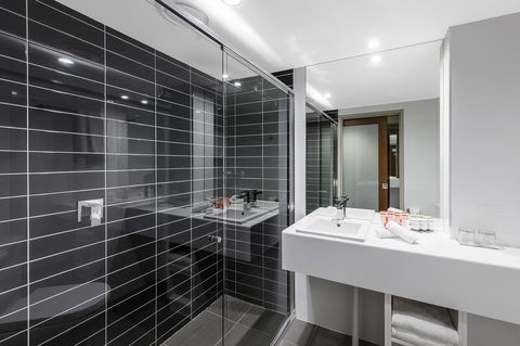Hotel Grand Chancellor Brisbane - Cruises Travel 1