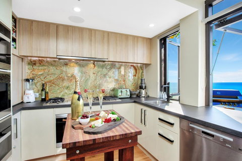 Burleigh Esplanade Apartments - Tourism Guide 6