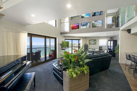 Burleigh Esplanade Apartments - Tourism Guide 26