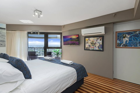 Burleigh Esplanade Apartments - Tourism Guide 32