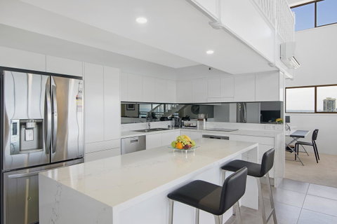 Burleigh Esplanade Apartments - Tourism Guide 33