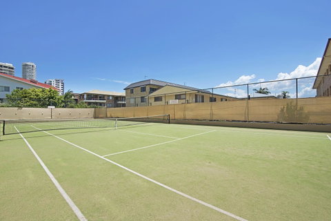 Burleigh Esplanade Apartments - Tourism Guide 15